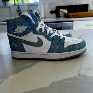 Brand new Nike dunks.